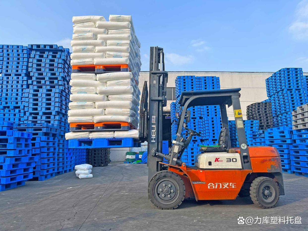 塑(sù)料托盤倉儲周轉